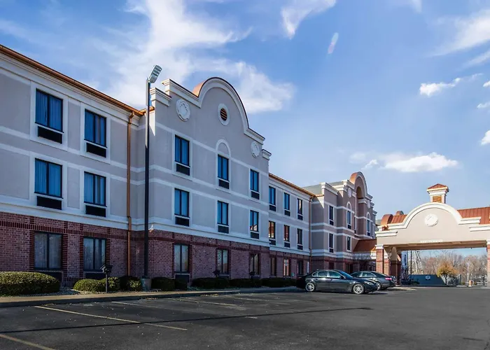 Comfort Inn & Suites Airport-American Way